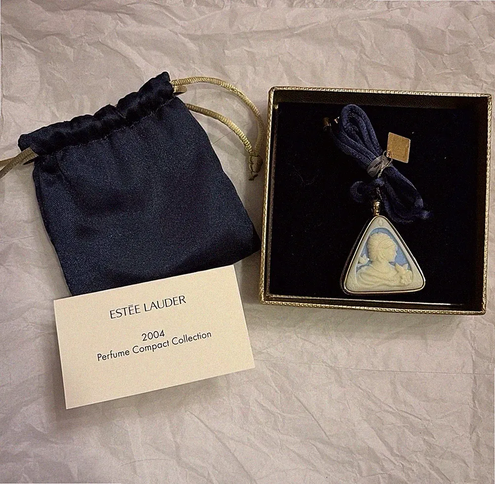 Estee Lauder Necklace Cameo ‘YOUTH-DEW’ Solid Perfume Collectors Compact